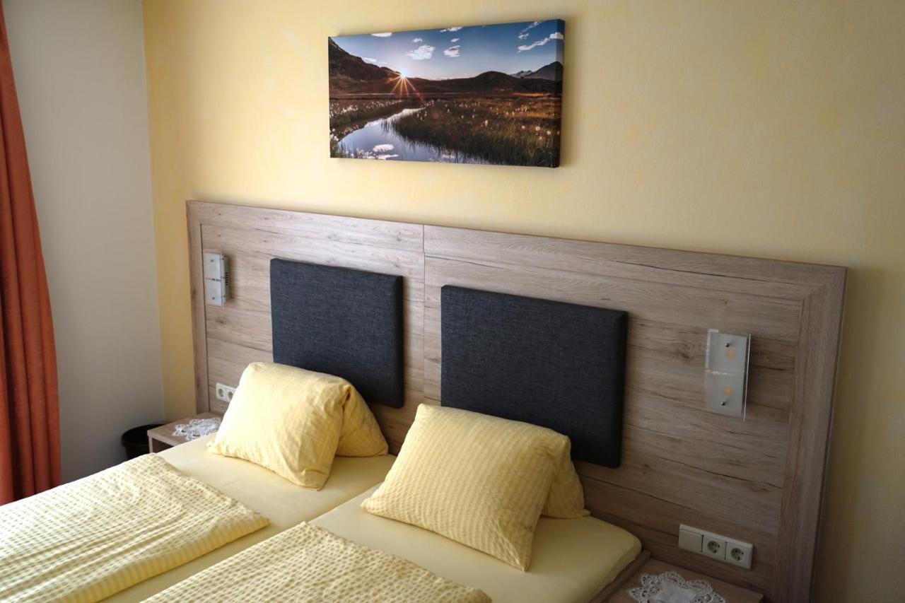 Pension Klampferer Neustift im Stubaital Exterior photo